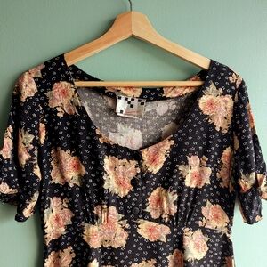 90s rayon floral dress with flutter sleeves size M